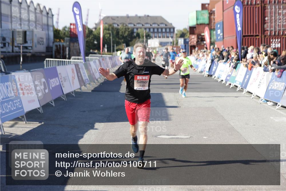 03.10.2025 - Köhlbrandbrückenlauf Jannik Wohlers http://msf.ph/oto/9106711 03.10.2025 12:59:05 Ziel 4126, 4164, 5955, 5967, 6329, 6674 meine-sportfotos.de