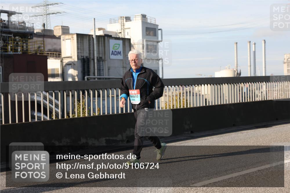 03.10.2025 - Köhlbrandbrückenlauf Lena Gebhardt http://msf.ph/oto/9106724 03.10.2025 10:13:27 Position 2 3096 meine-sportfotos.de