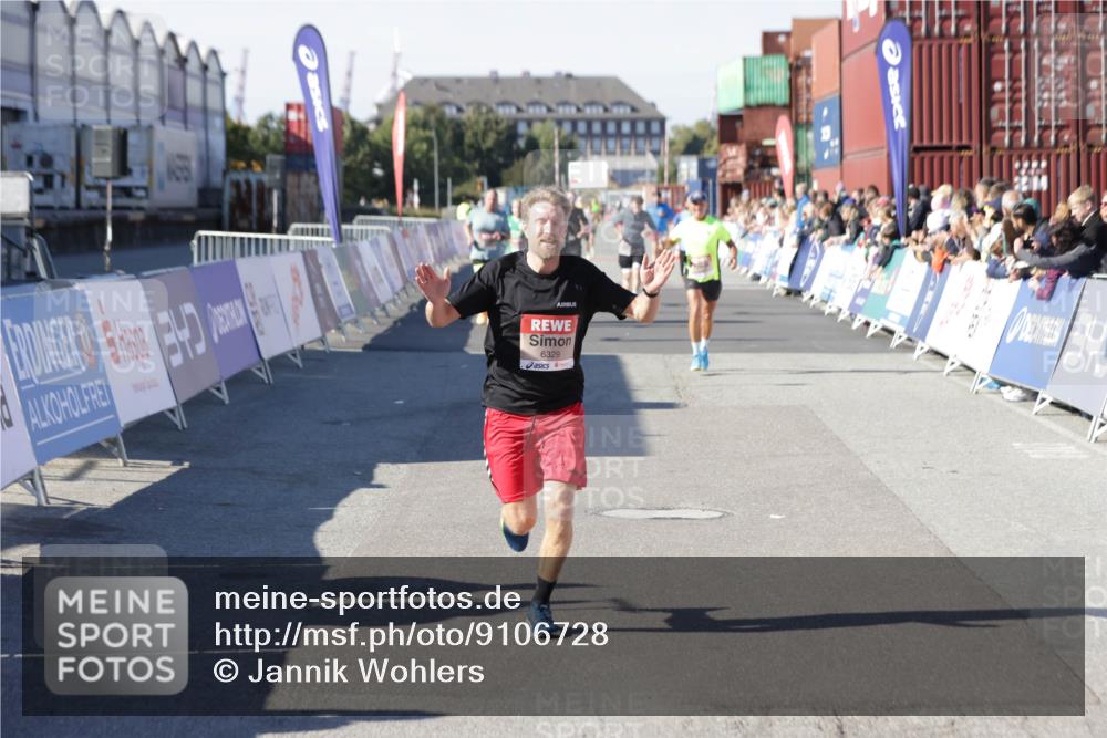 03.10.2025 - Köhlbrandbrückenlauf Jannik Wohlers http://msf.ph/oto/9106728 03.10.2025 12:59:05 Ziel 4126, 4164, 5955, 5967, 6329, 6674 meine-sportfotos.de