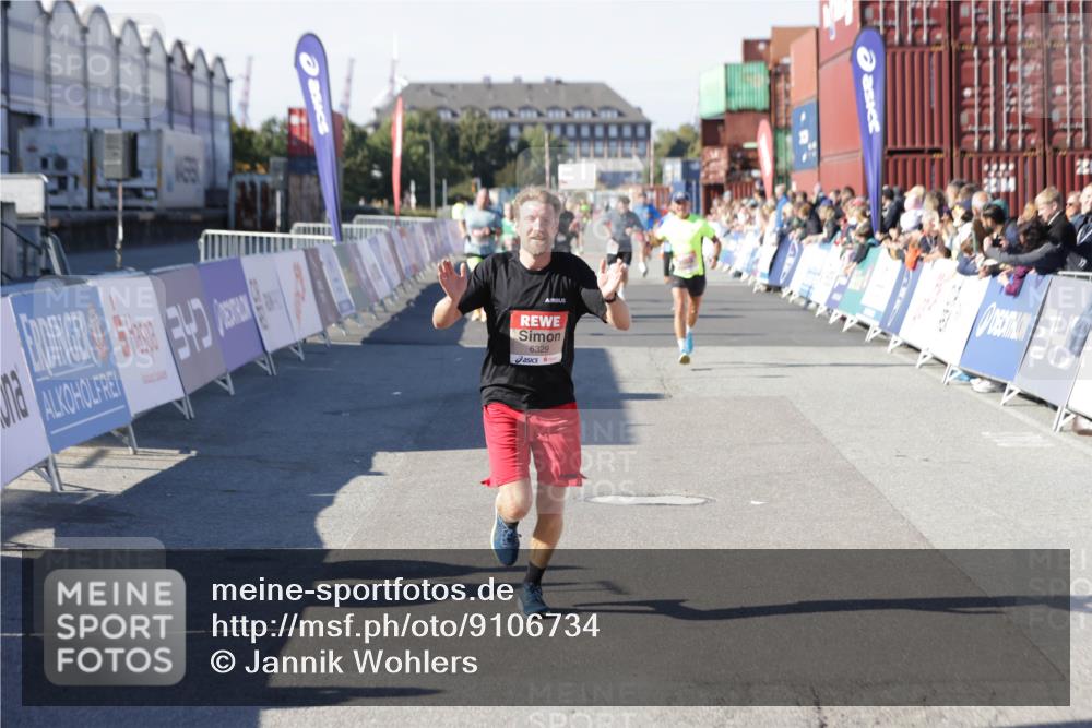 03.10.2025 - Köhlbrandbrückenlauf Jannik Wohlers http://msf.ph/oto/9106734 03.10.2025 12:59:05 Ziel 4126, 4164, 5955, 5967, 6329, 6674 meine-sportfotos.de
