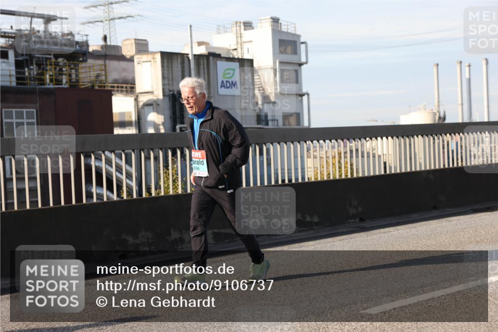 03.10.2025 - Köhlbrandbrückenlauf Lena Gebhardt http://msf.ph/oto/9106737 03.10.2025 10:13:27 Position 2 3096 meine-sportfotos.de