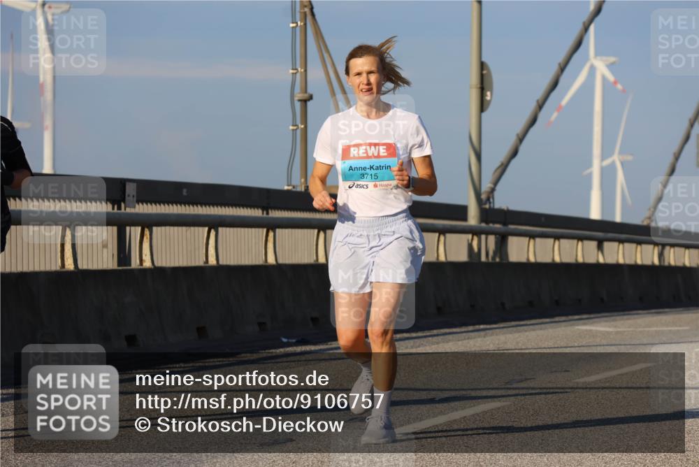 03.10.2025 - Köhlbrandbrückenlauf Strokosch-Dieckow http://msf.ph/oto/9106757 03.10.2025 09:35:52 Position 2 3715 meine-sportfotos.de