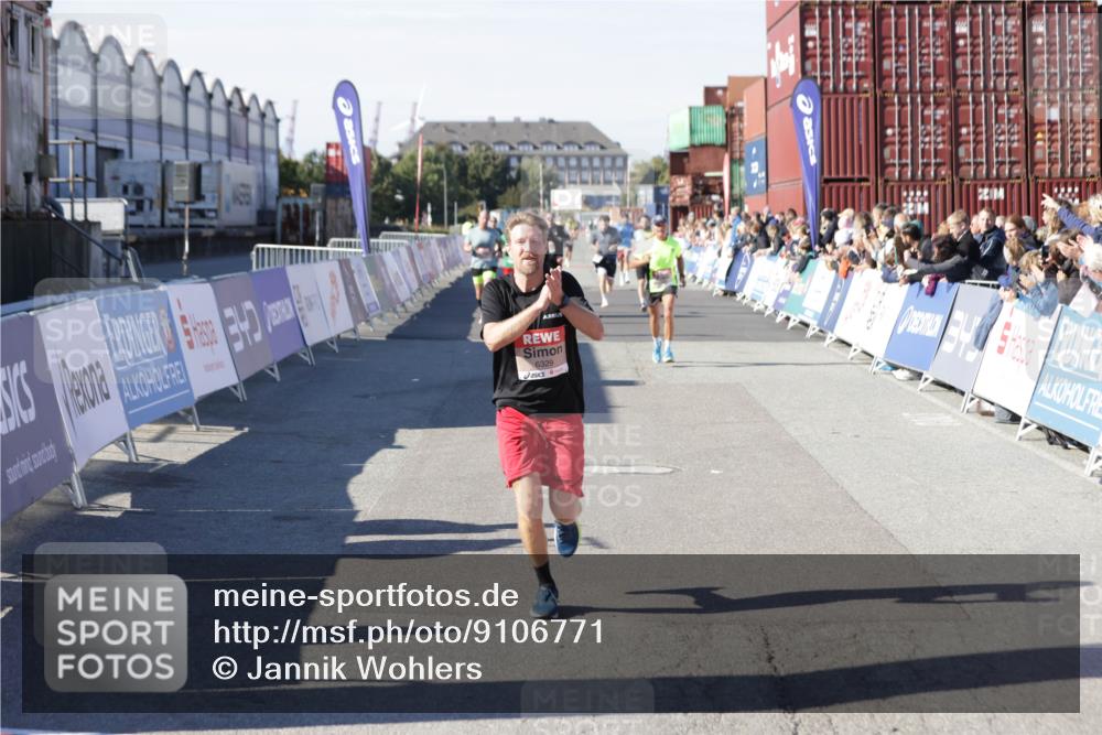 03.10.2025 - Köhlbrandbrückenlauf Jannik Wohlers http://msf.ph/oto/9106771 03.10.2025 12:59:06 Ziel 4126, 4164, 5955, 5967, 6329, 6493, 6674 meine-sportfotos.de
