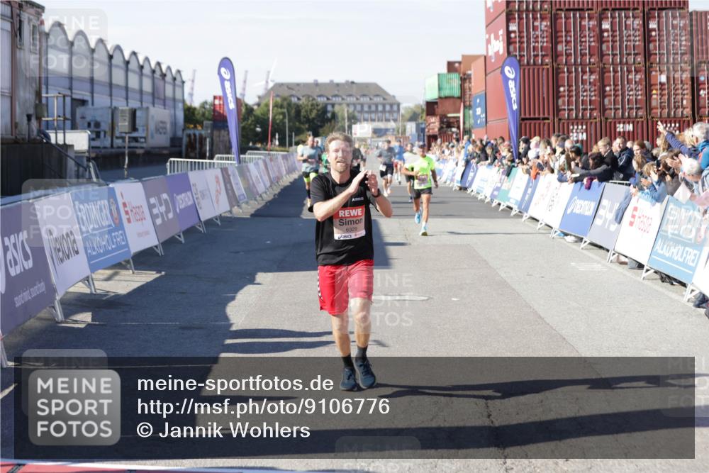 03.10.2025 - Köhlbrandbrückenlauf Jannik Wohlers http://msf.ph/oto/9106776 03.10.2025 12:59:06 Ziel 4126, 4164, 5955, 5967, 6329, 6493, 6674 meine-sportfotos.de