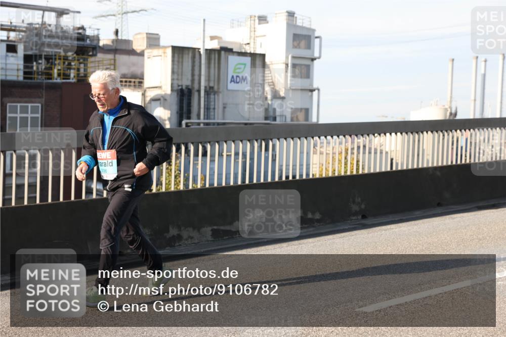 03.10.2025 - Köhlbrandbrückenlauf Lena Gebhardt http://msf.ph/oto/9106782 03.10.2025 10:13:27 Position 2 3096 meine-sportfotos.de