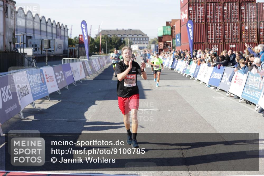 03.10.2025 - Köhlbrandbrückenlauf Jannik Wohlers http://msf.ph/oto/9106785 03.10.2025 12:59:06 Ziel 4126, 4164, 5955, 5967, 6329, 6493, 6674 meine-sportfotos.de