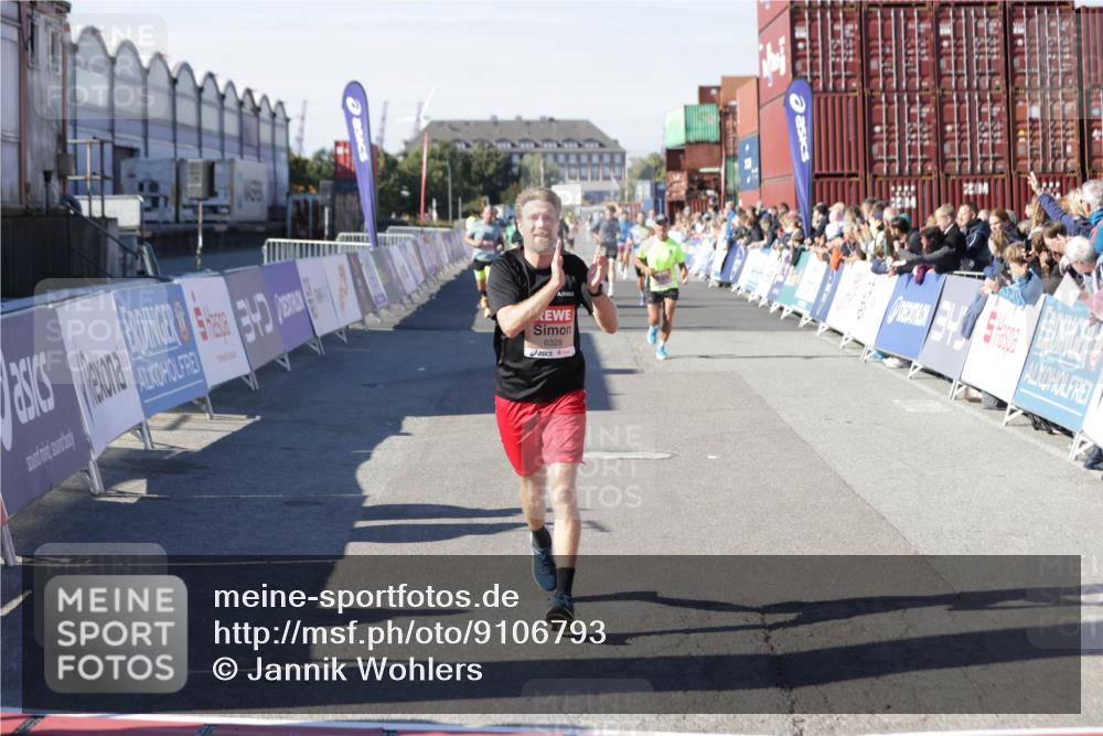 03.10.2025 - Köhlbrandbrückenlauf Jannik Wohlers http://msf.ph/oto/9106793 03.10.2025 12:59:06 Ziel 4126, 4164, 5955, 5967, 6329, 6493, 6674 meine-sportfotos.de