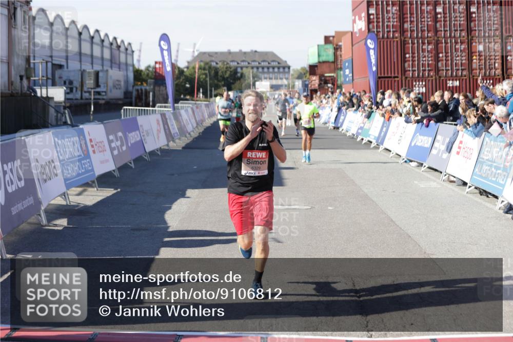 03.10.2025 - Köhlbrandbrückenlauf Jannik Wohlers http://msf.ph/oto/9106812 03.10.2025 12:59:06 Ziel 4126, 4164, 5955, 5967, 6329, 6493, 6674 meine-sportfotos.de