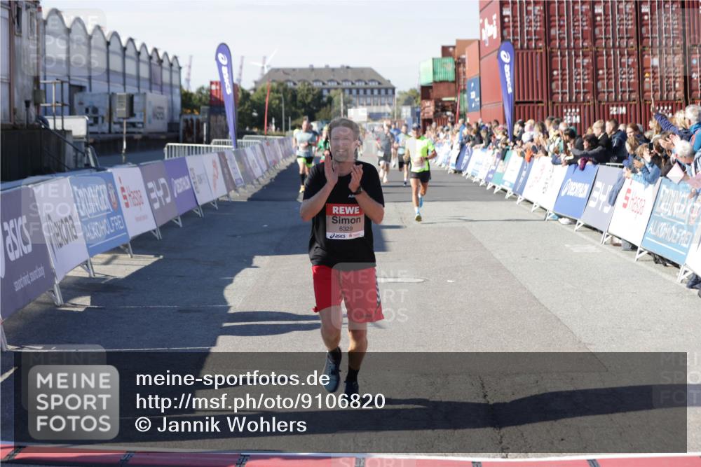 03.10.2025 - Köhlbrandbrückenlauf Jannik Wohlers http://msf.ph/oto/9106820 03.10.2025 12:59:06 Ziel 4126, 4164, 5955, 5967, 6329, 6493, 6674 meine-sportfotos.de
