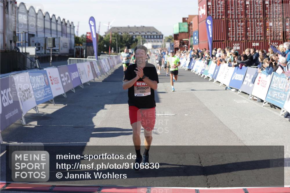 03.10.2025 - Köhlbrandbrückenlauf Jannik Wohlers http://msf.ph/oto/9106830 03.10.2025 12:59:06 Ziel 4126, 4164, 5955, 5967, 6329, 6493, 6674 meine-sportfotos.de