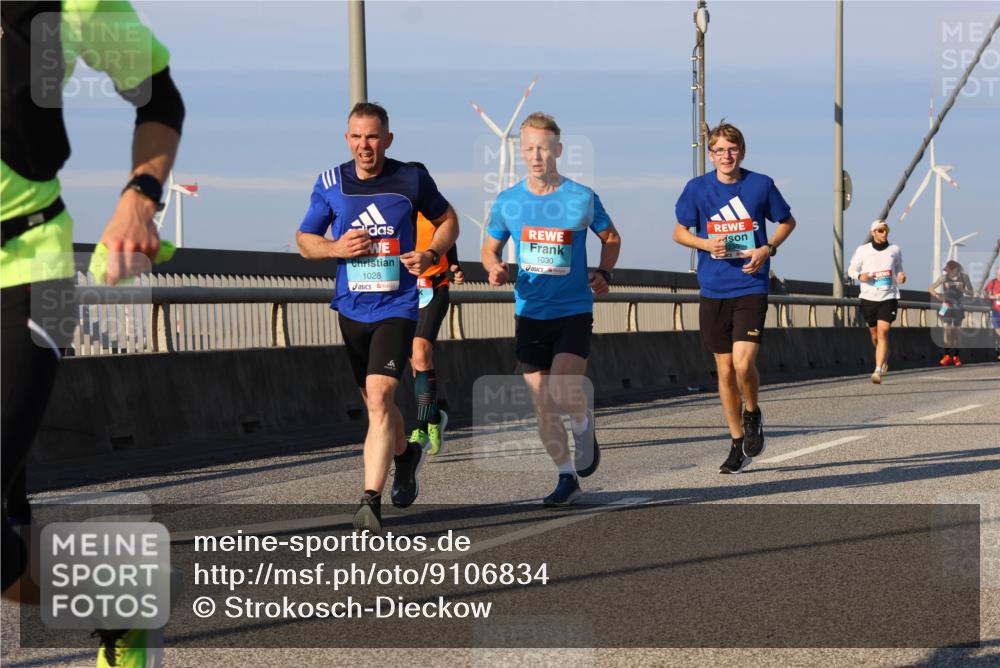 03.10.2025 - Köhlbrandbrückenlauf Strokosch-Dieckow http://msf.ph/oto/9106834 03.10.2025 09:36:05 Position 2 1028, 1030 meine-sportfotos.de
