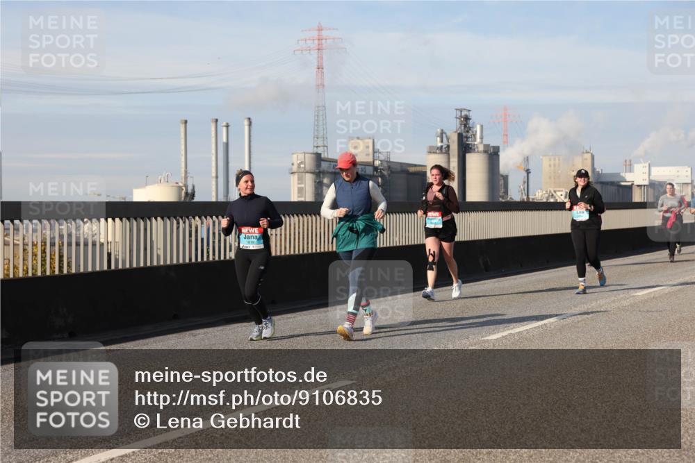 03.10.2025 - Köhlbrandbrückenlauf Lena Gebhardt http://msf.ph/oto/9106835 03.10.2025 10:13:30 Position 2 1819 meine-sportfotos.de