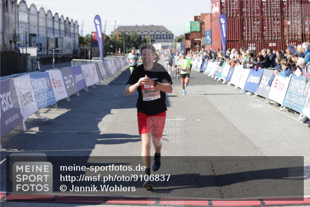 03.10.2025 - Köhlbrandbrückenlauf Jannik Wohlers http://msf.ph/oto/9106837 03.10.2025 12:59:06 Ziel 4126, 4164, 5955, 5967, 6329, 6493, 6674 meine-sportfotos.de