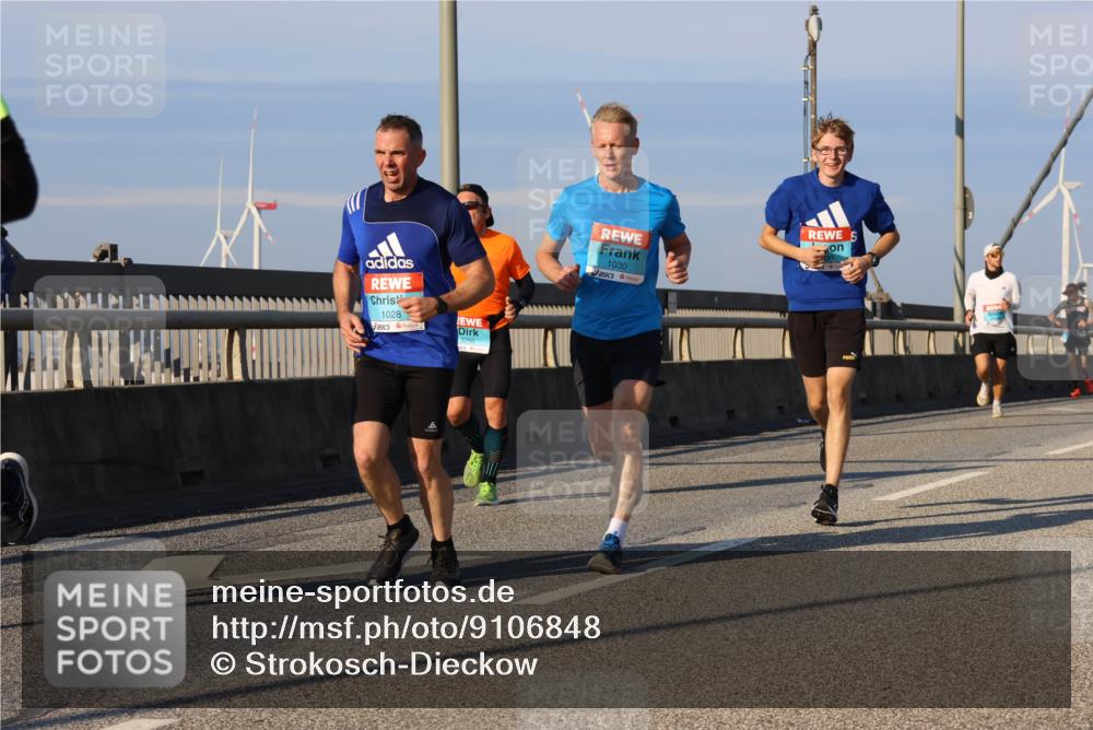 03.10.2025 - Köhlbrandbrückenlauf Strokosch-Dieckow http://msf.ph/oto/9106848 03.10.2025 09:36:05 Position 2 1028, 3266, 1030 meine-sportfotos.de