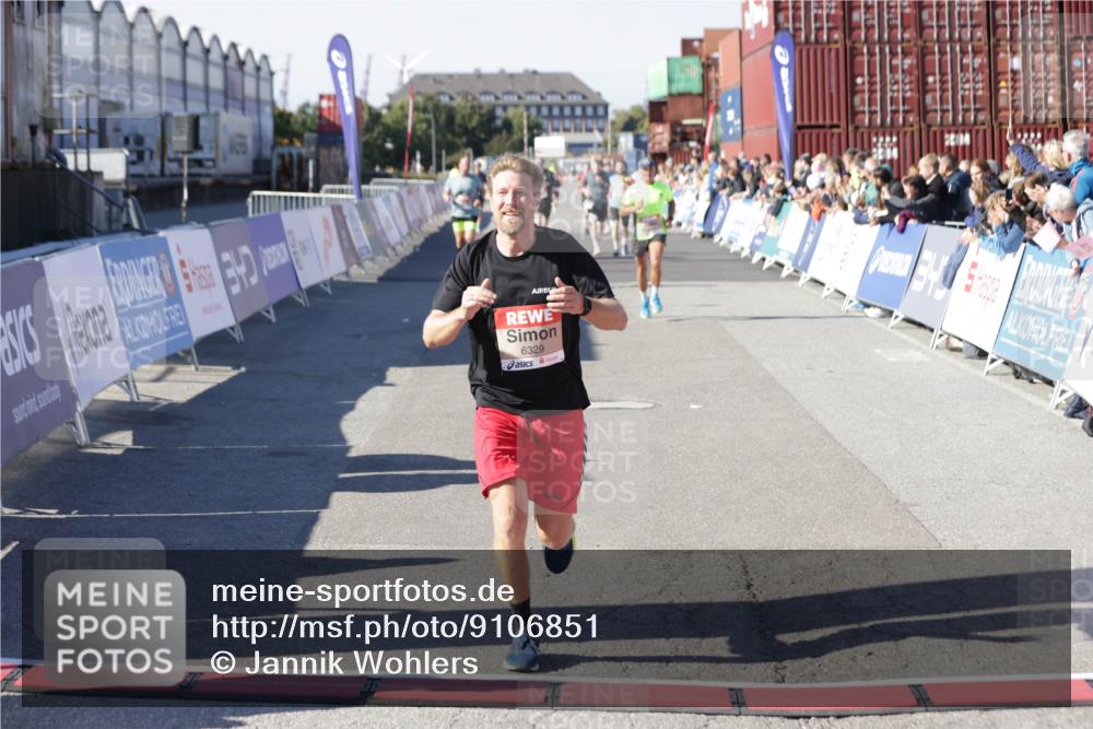 03.10.2025 - Köhlbrandbrückenlauf Jannik Wohlers http://msf.ph/oto/9106851 03.10.2025 12:59:06 Ziel 4126, 4164, 5955, 5967, 6329, 6493, 6674 meine-sportfotos.de