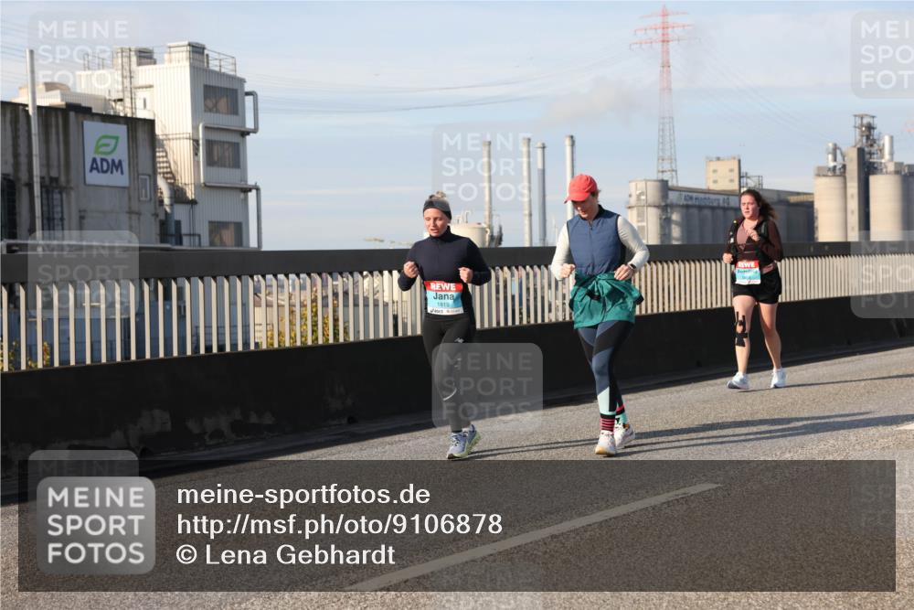 03.10.2025 - Köhlbrandbrückenlauf Lena Gebhardt http://msf.ph/oto/9106878 03.10.2025 10:13:31 Position 2 1819 meine-sportfotos.de