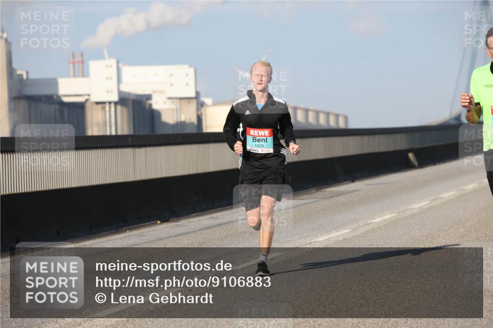 03.10.2025 - Köhlbrandbrückenlauf Lena Gebhardt http://msf.ph/oto/9106883 03.10.2025 09:39:32 Position 2 1029 meine-sportfotos.de