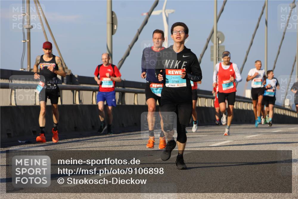 03.10.2025 - Köhlbrandbrückenlauf Strokosch-Dieckow http://msf.ph/oto/9106898 03.10.2025 09:36:10 Position 2 628, 3789 meine-sportfotos.de