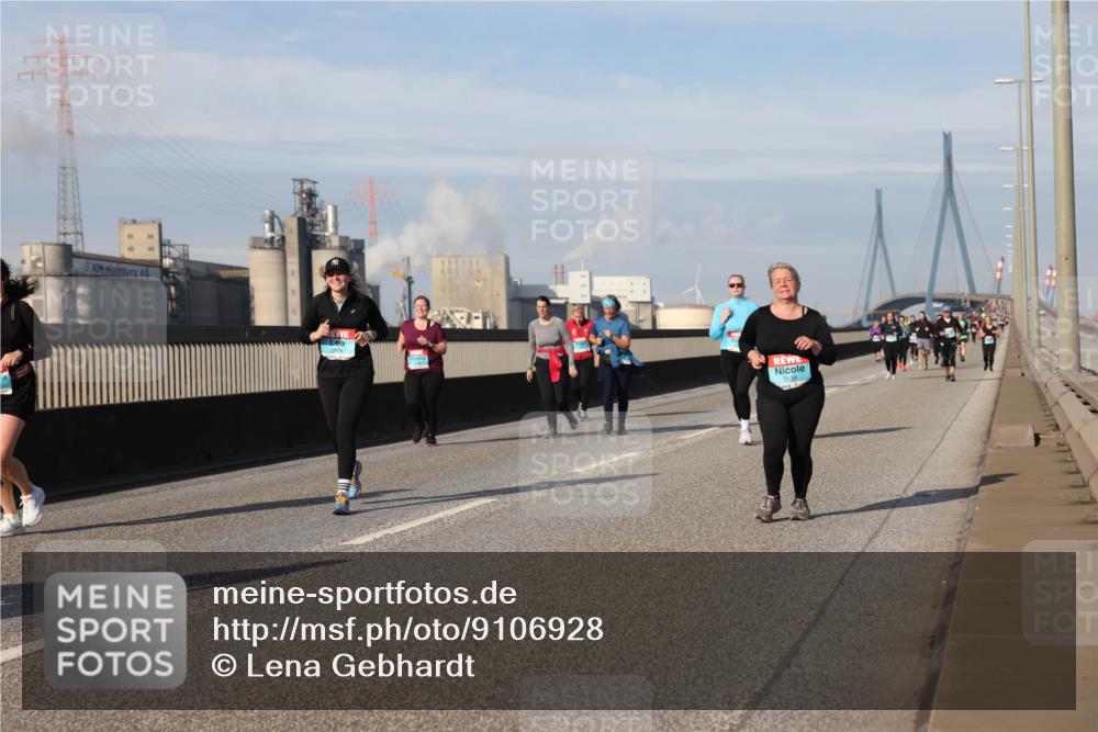 03.10.2025 - Köhlbrandbrückenlauf Lena Gebhardt http://msf.ph/oto/9106928 03.10.2025 10:13:32 Position 2  meine-sportfotos.de