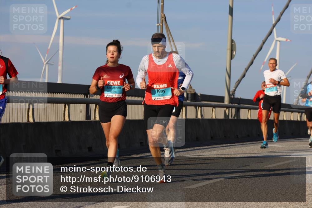 03.10.2025 - Köhlbrandbrückenlauf Strokosch-Dieckow http://msf.ph/oto/9106943 03.10.2025 09:36:15 Position 2 3376, 3527 meine-sportfotos.de