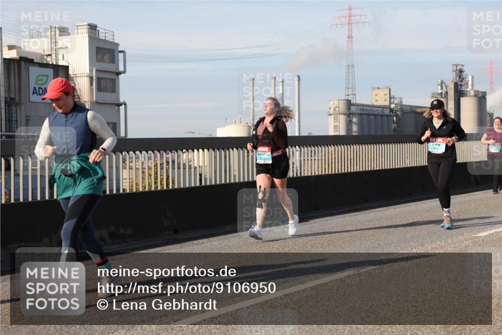 03.10.2025 - Köhlbrandbrückenlauf Lena Gebhardt http://msf.ph/oto/9106950 03.10.2025 10:13:33 Position 2  meine-sportfotos.de