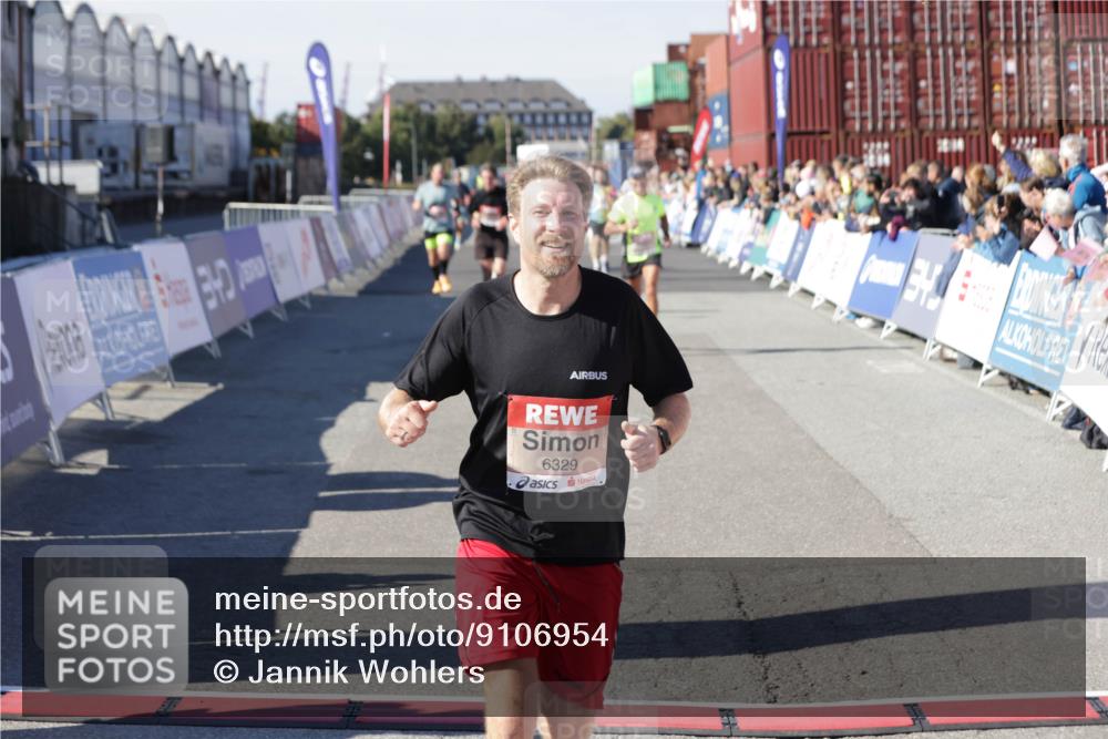 03.10.2025 - Köhlbrandbrückenlauf Jannik Wohlers http://msf.ph/oto/9106954 03.10.2025 12:59:07 Ziel 4126, 4164, 5967, 6036, 6329, 6390, 6478, 6493, 6674 meine-sportfotos.de