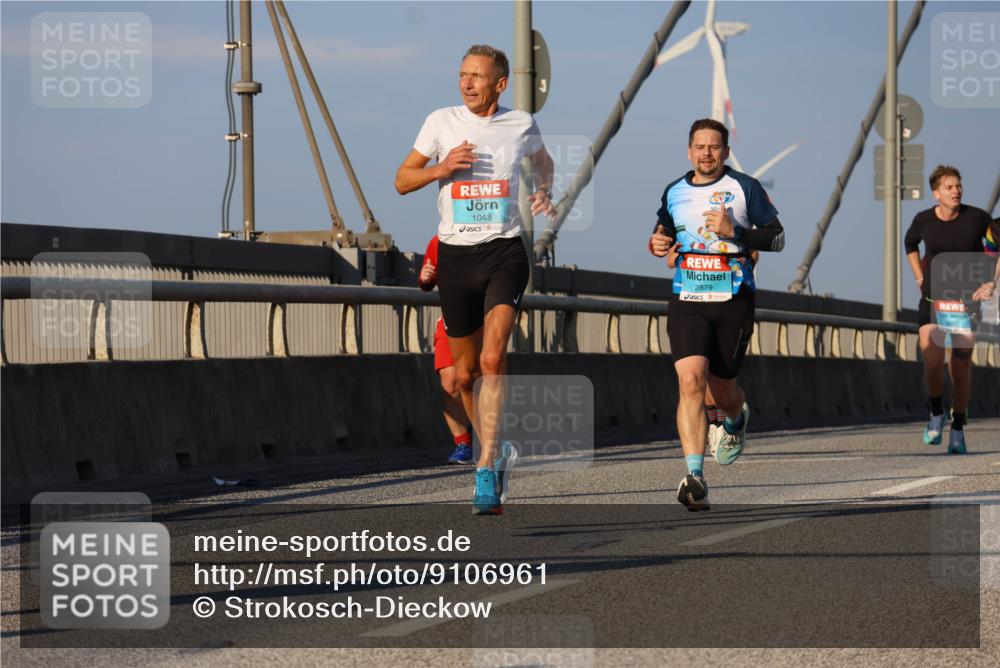 03.10.2025 - Köhlbrandbrückenlauf Strokosch-Dieckow http://msf.ph/oto/9106961 03.10.2025 09:36:17 Position 2 1048, 2879, 531 meine-sportfotos.de