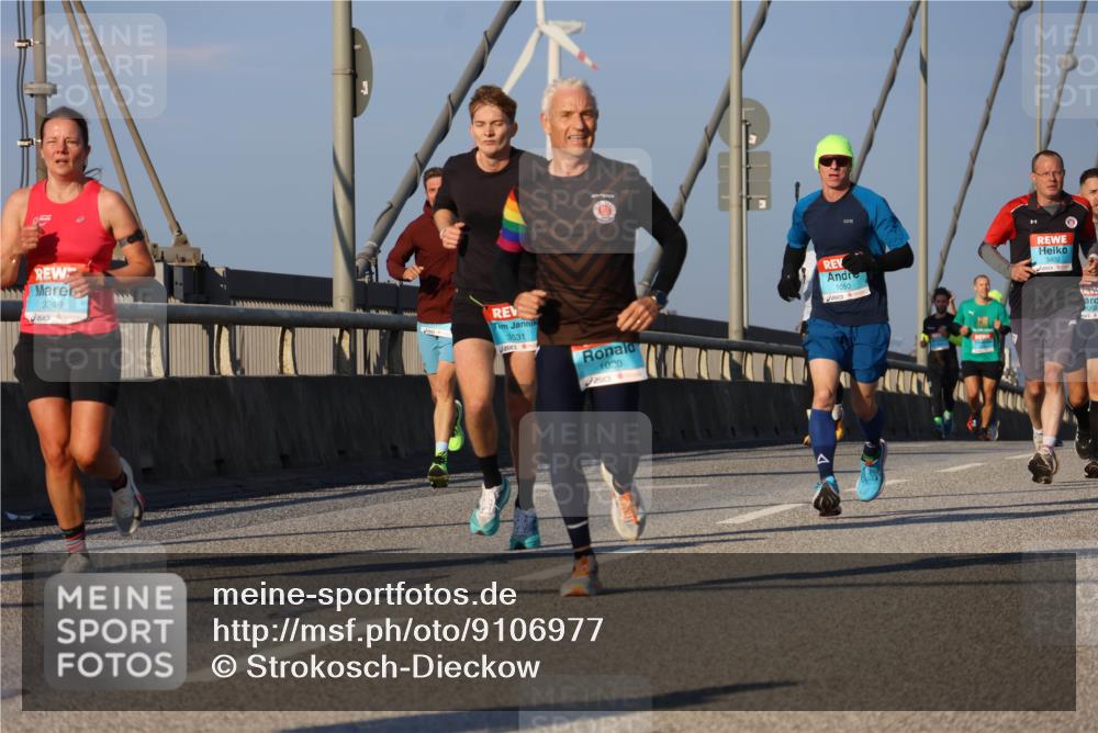 03.10.2025 - Köhlbrandbrückenlauf Strokosch-Dieckow http://msf.ph/oto/9106977 03.10.2025 09:36:20 Position 2 3249, 3531, 1020, 1050 meine-sportfotos.de