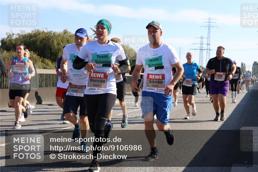 03.10.2025 - Köhlbrandbrückenlauf Strokosch-Dieckow http://msf.ph/oto/9106986 03.10.2025 12:18:55 Position 3 4676, 6569, 6566, 6565 meine-sportfotos.de