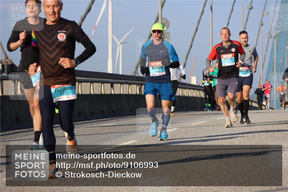 03.10.2025 - Köhlbrandbrückenlauf Strokosch-Dieckow http://msf.ph/oto/9106993 03.10.2025 09:36:22 Position 2 1020, 1050, 3402, 10 meine-sportfotos.de