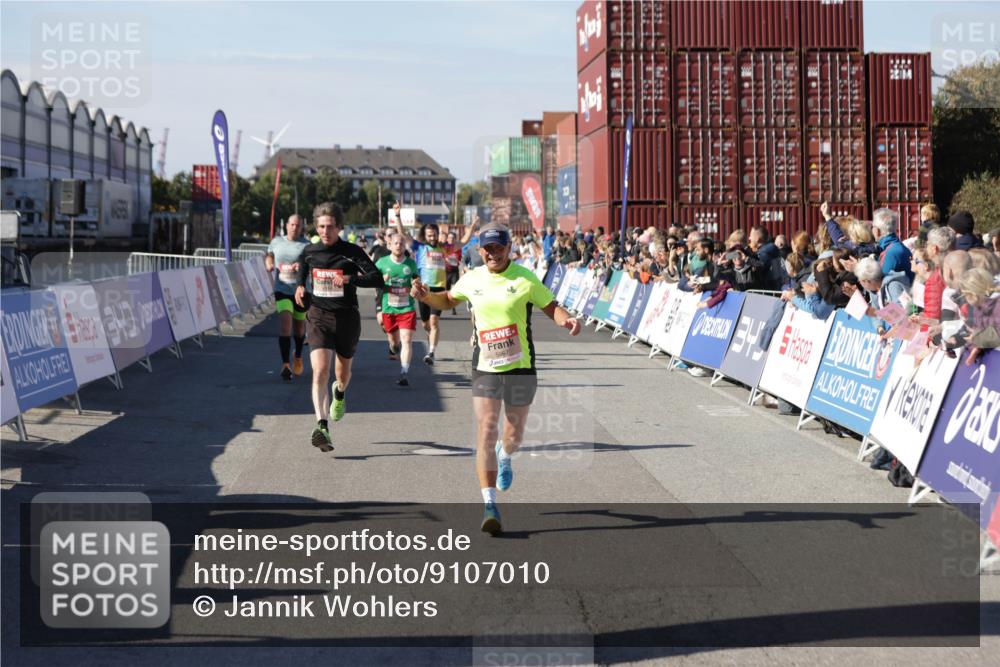03.10.2025 - Köhlbrandbrückenlauf Jannik Wohlers http://msf.ph/oto/9107010 03.10.2025 12:59:10 Ziel 4164, 4226, 5967, 6036, 6329, 6390, 6391, 6478, 6493 meine-sportfotos.de