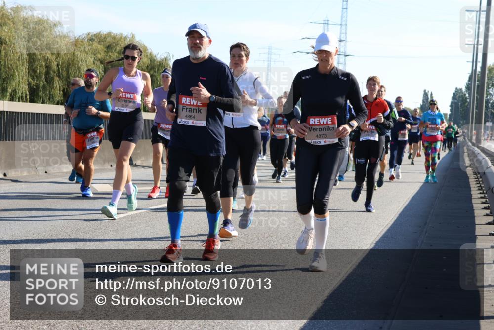 03.10.2025 - Köhlbrandbrückenlauf Strokosch-Dieckow http://msf.ph/oto/9107013 03.10.2025 12:18:59 Position 3 5103, 4864, 4873 meine-sportfotos.de