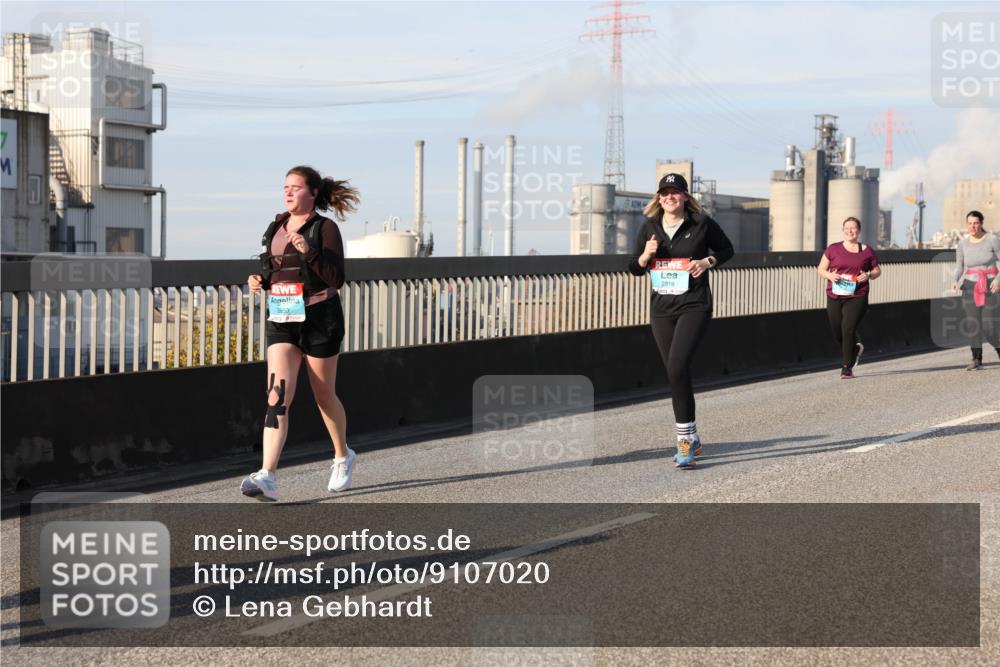 03.10.2025 - Köhlbrandbrückenlauf Lena Gebhardt http://msf.ph/oto/9107020 03.10.2025 10:13:33 Position 2 2860, 2378 meine-sportfotos.de