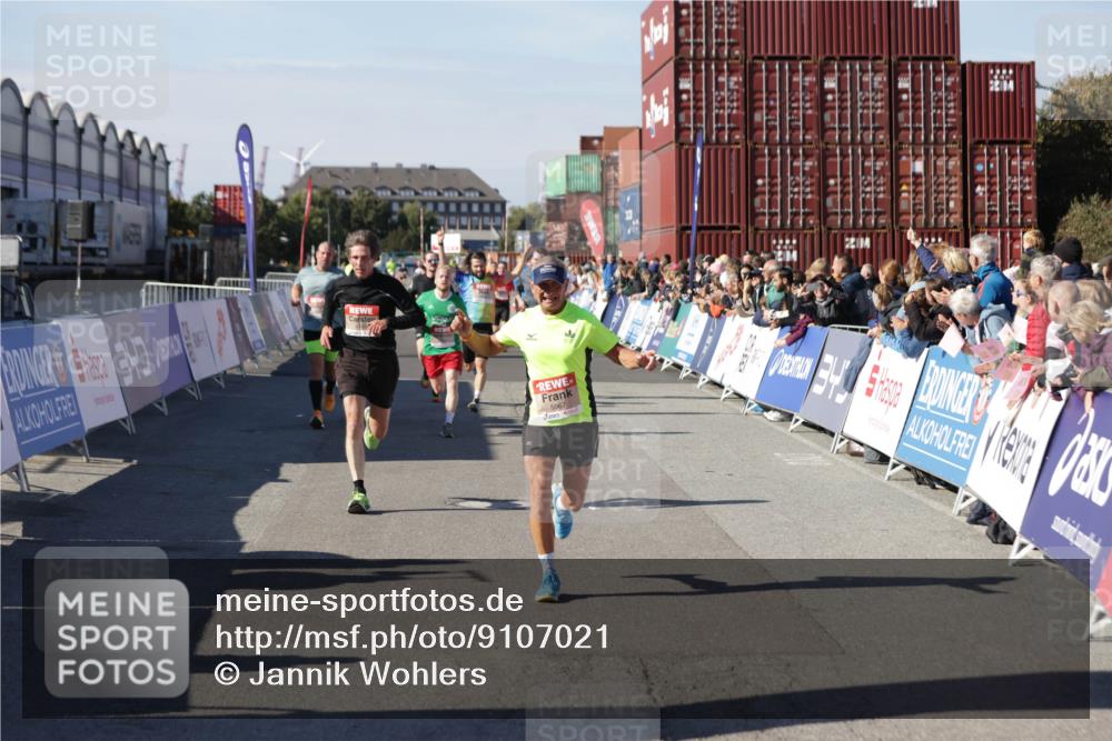 03.10.2025 - Köhlbrandbrückenlauf Jannik Wohlers http://msf.ph/oto/9107021 03.10.2025 12:59:10 Ziel 4164, 4226, 5967, 6036, 6329, 6390, 6391, 6478, 6493 meine-sportfotos.de