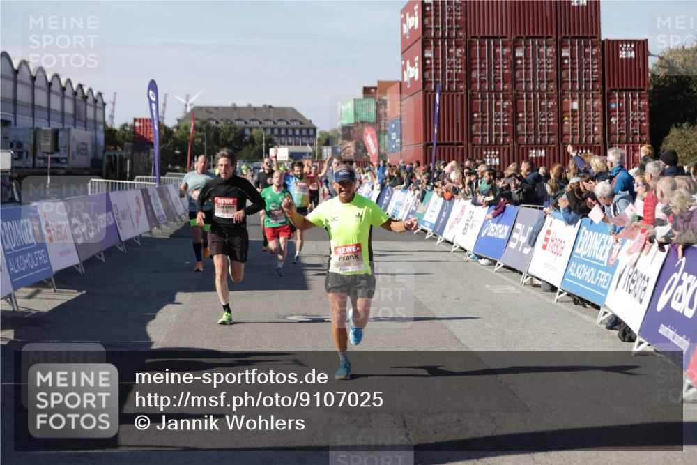 03.10.2025 - Köhlbrandbrückenlauf Jannik Wohlers http://msf.ph/oto/9107025 03.10.2025 12:59:10 Ziel 4164, 4226, 5967, 6036, 6329, 6390, 6391, 6478, 6493 meine-sportfotos.de