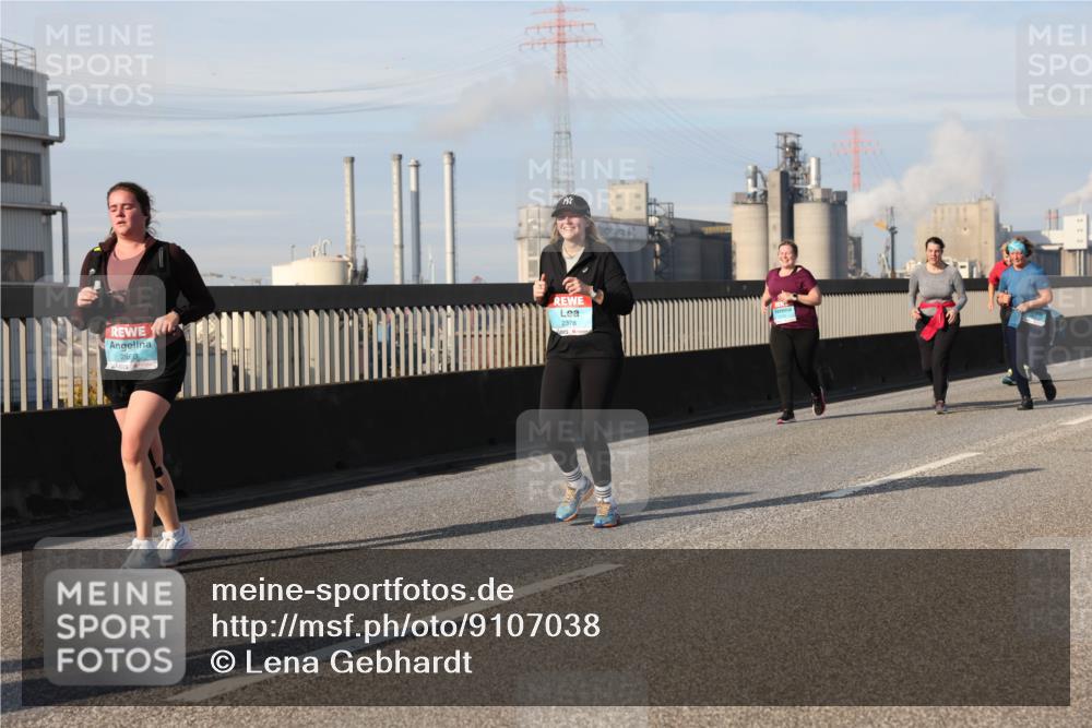 03.10.2025 - Köhlbrandbrückenlauf Lena Gebhardt http://msf.ph/oto/9107038 03.10.2025 10:13:34 Position 2 2860, 2378 meine-sportfotos.de