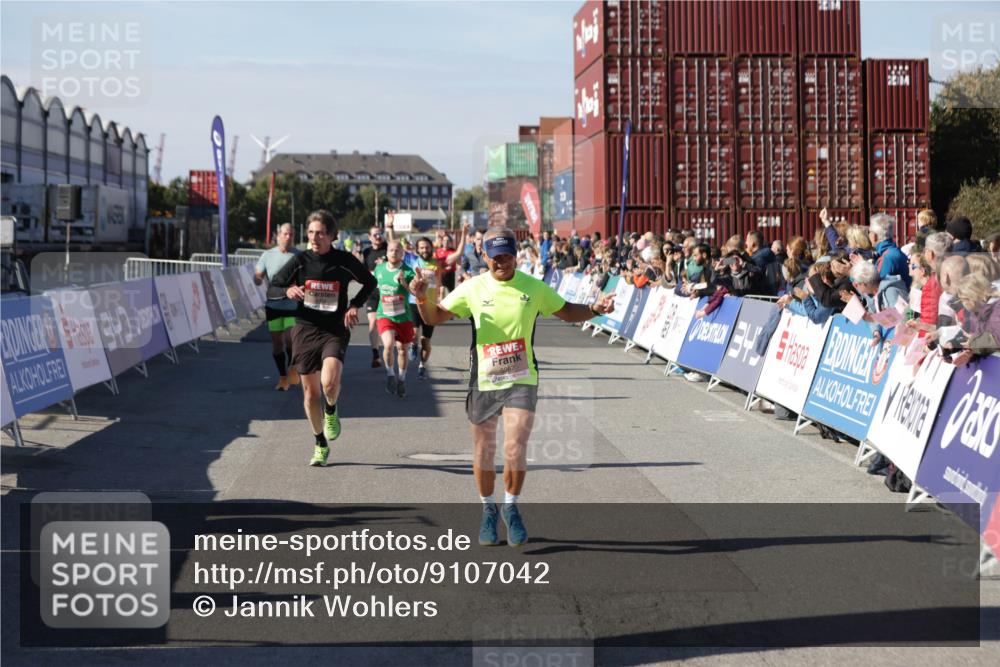 03.10.2025 - Köhlbrandbrückenlauf Jannik Wohlers http://msf.ph/oto/9107042 03.10.2025 12:59:10 Ziel 4164, 4226, 5967, 6036, 6329, 6390, 6391, 6478, 6493 meine-sportfotos.de