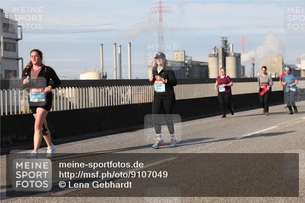 03.10.2025 - Köhlbrandbrückenlauf Lena Gebhardt http://msf.ph/oto/9107049 03.10.2025 10:13:34 Position 2 2860, 2378 meine-sportfotos.de