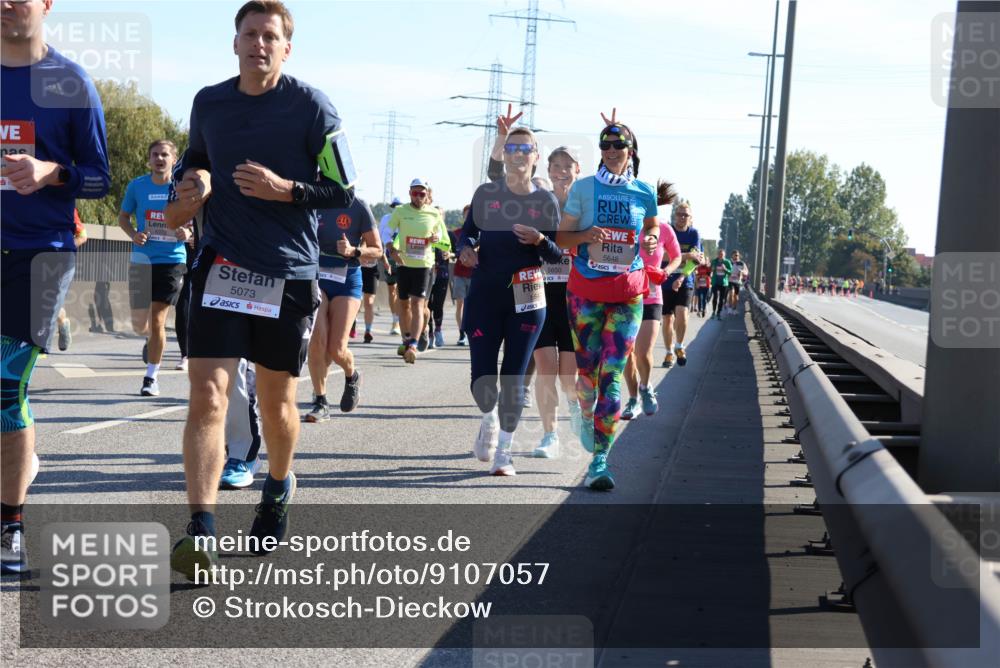 03.10.2025 - Köhlbrandbrückenlauf Strokosch-Dieckow http://msf.ph/oto/9107057 03.10.2025 12:19:04 Position 3 5073, 5650, 5648 meine-sportfotos.de