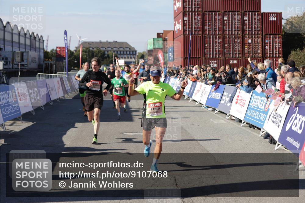 03.10.2025 - Köhlbrandbrückenlauf Jannik Wohlers http://msf.ph/oto/9107068 03.10.2025 12:59:10 Ziel 4164, 4226, 5967, 6036, 6329, 6390, 6391, 6478, 6493 meine-sportfotos.de