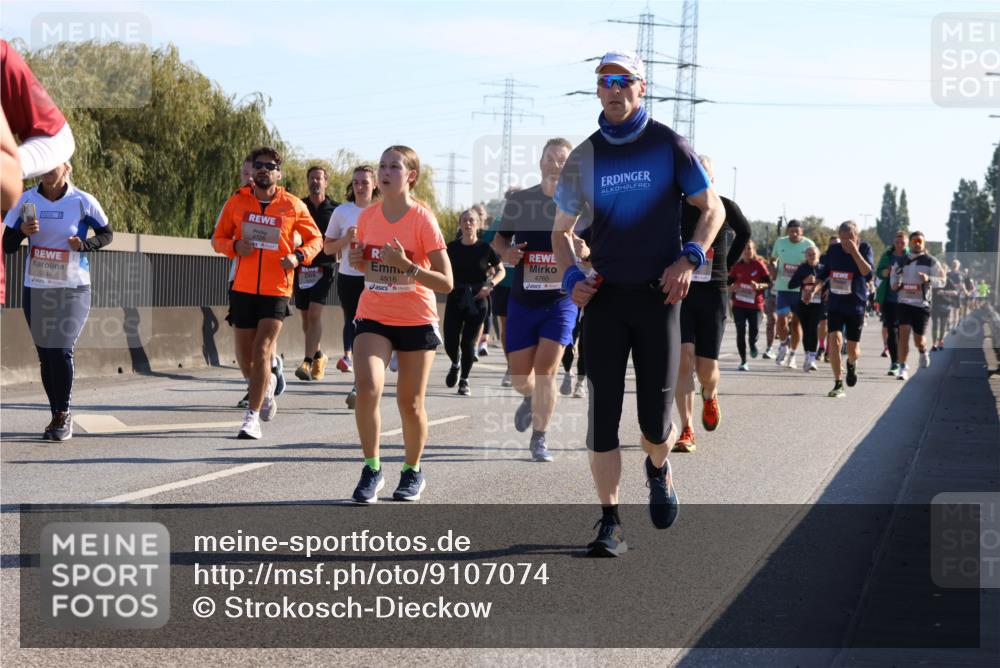 03.10.2025 - Köhlbrandbrückenlauf Strokosch-Dieckow http://msf.ph/oto/9107074 03.10.2025 12:19:12 Position 3 5544, 4916, 4760 meine-sportfotos.de