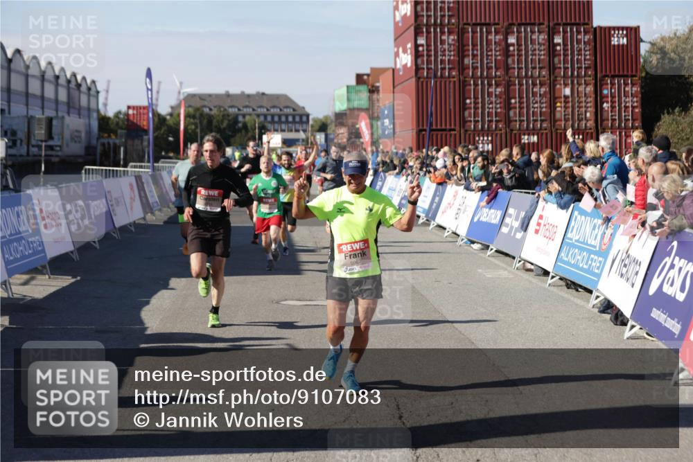03.10.2025 - Köhlbrandbrückenlauf Jannik Wohlers http://msf.ph/oto/9107083 03.10.2025 12:59:10 Ziel 4164, 4226, 5967, 6036, 6329, 6390, 6391, 6478, 6493 meine-sportfotos.de