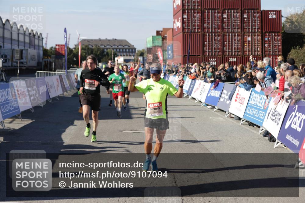 03.10.2025 - Köhlbrandbrückenlauf Jannik Wohlers http://msf.ph/oto/9107094 03.10.2025 12:59:10 Ziel 4164, 4226, 5967, 6036, 6329, 6390, 6391, 6478, 6493 meine-sportfotos.de