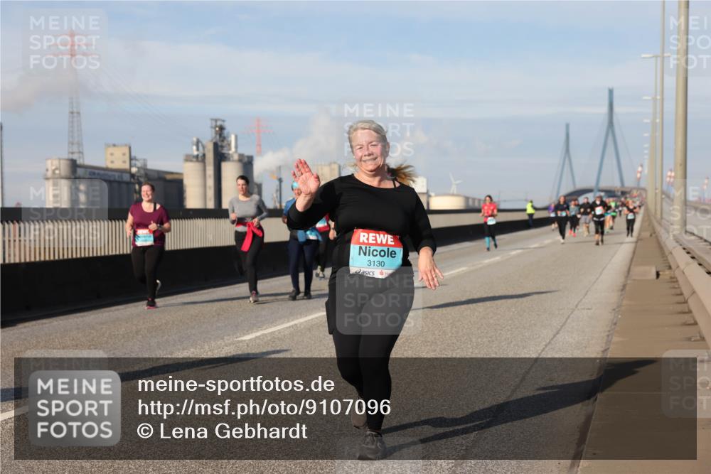 03.10.2025 - Köhlbrandbrückenlauf Lena Gebhardt http://msf.ph/oto/9107096 03.10.2025 10:13:35 Position 2 3130 meine-sportfotos.de