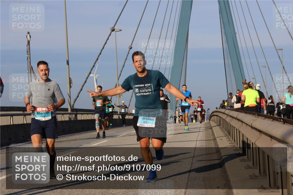 03.10.2025 - Köhlbrandbrückenlauf Strokosch-Dieckow http://msf.ph/oto/9107099 03.10.2025 09:36:28 Position 2 2024, 1069, 3223 meine-sportfotos.de