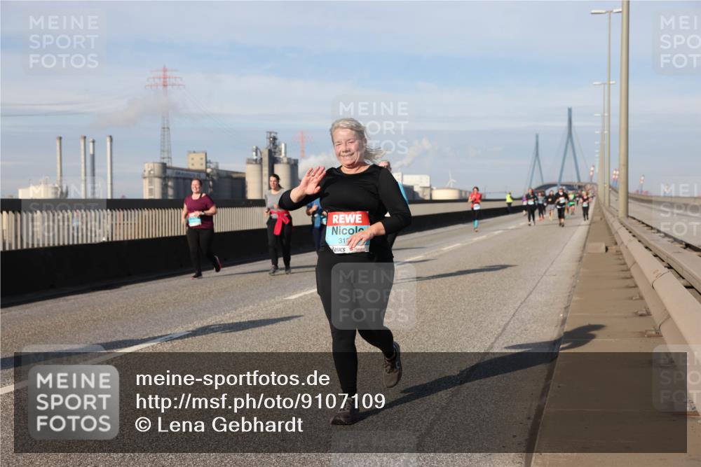 03.10.2025 - Köhlbrandbrückenlauf Lena Gebhardt http://msf.ph/oto/9107109 03.10.2025 10:13:35 Position 2 31 meine-sportfotos.de