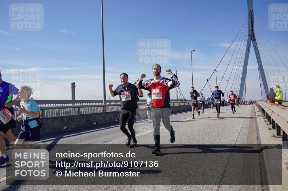 03.10.2025 - Köhlbrandbrückenlauf Michael Burmester http://msf.ph/oto/9107136 03.10.2025 12:50:25 Position 2 6388 meine-sportfotos.de