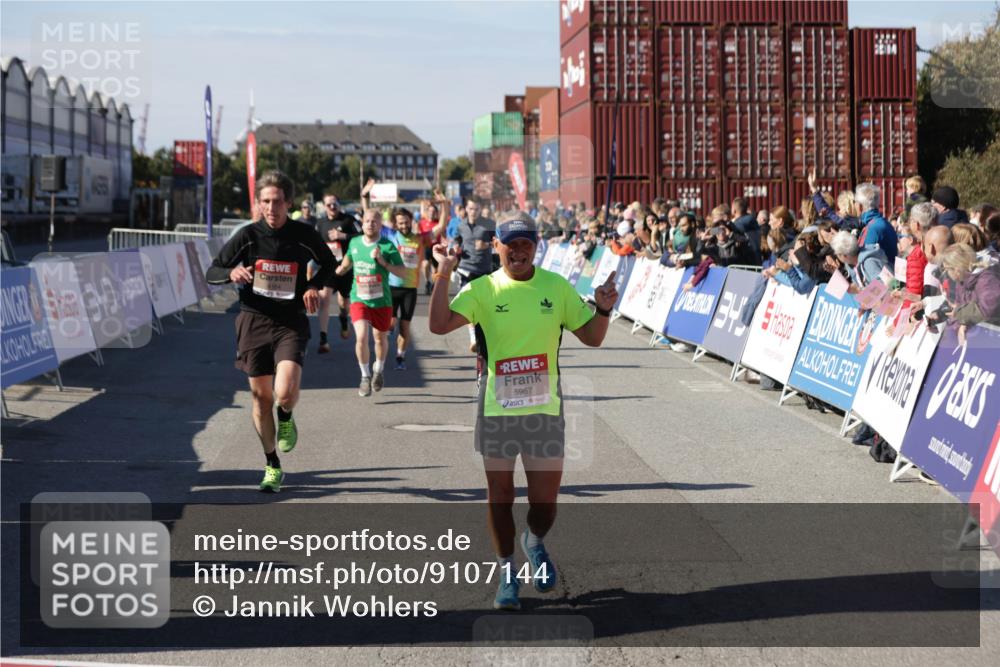 03.10.2025 - Köhlbrandbrückenlauf Jannik Wohlers http://msf.ph/oto/9107144 03.10.2025 12:59:10 Ziel 4164, 4226, 5967, 6036, 6329, 6390, 6391, 6478, 6493 meine-sportfotos.de
