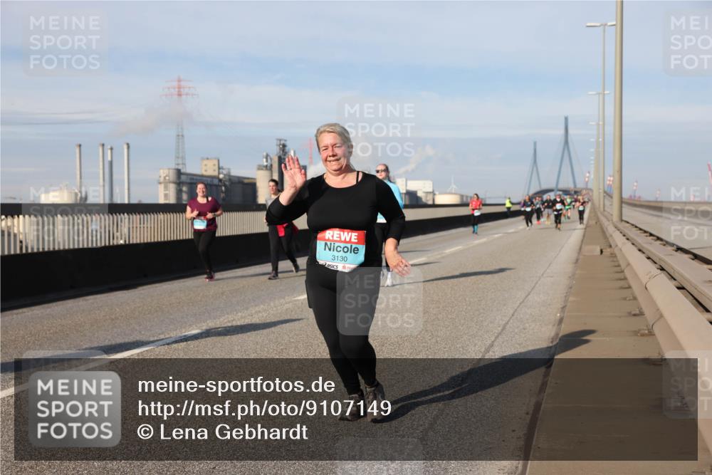03.10.2025 - Köhlbrandbrückenlauf Lena Gebhardt http://msf.ph/oto/9107149 03.10.2025 10:13:35 Position 2 3130 meine-sportfotos.de