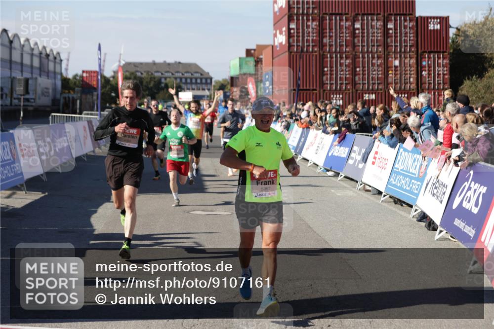 03.10.2025 - Köhlbrandbrückenlauf Jannik Wohlers http://msf.ph/oto/9107161 03.10.2025 12:59:11 Ziel 4164, 4226, 4441, 5967, 6036, 6329, 6390, 6391, 6478, 6493 meine-sportfotos.de